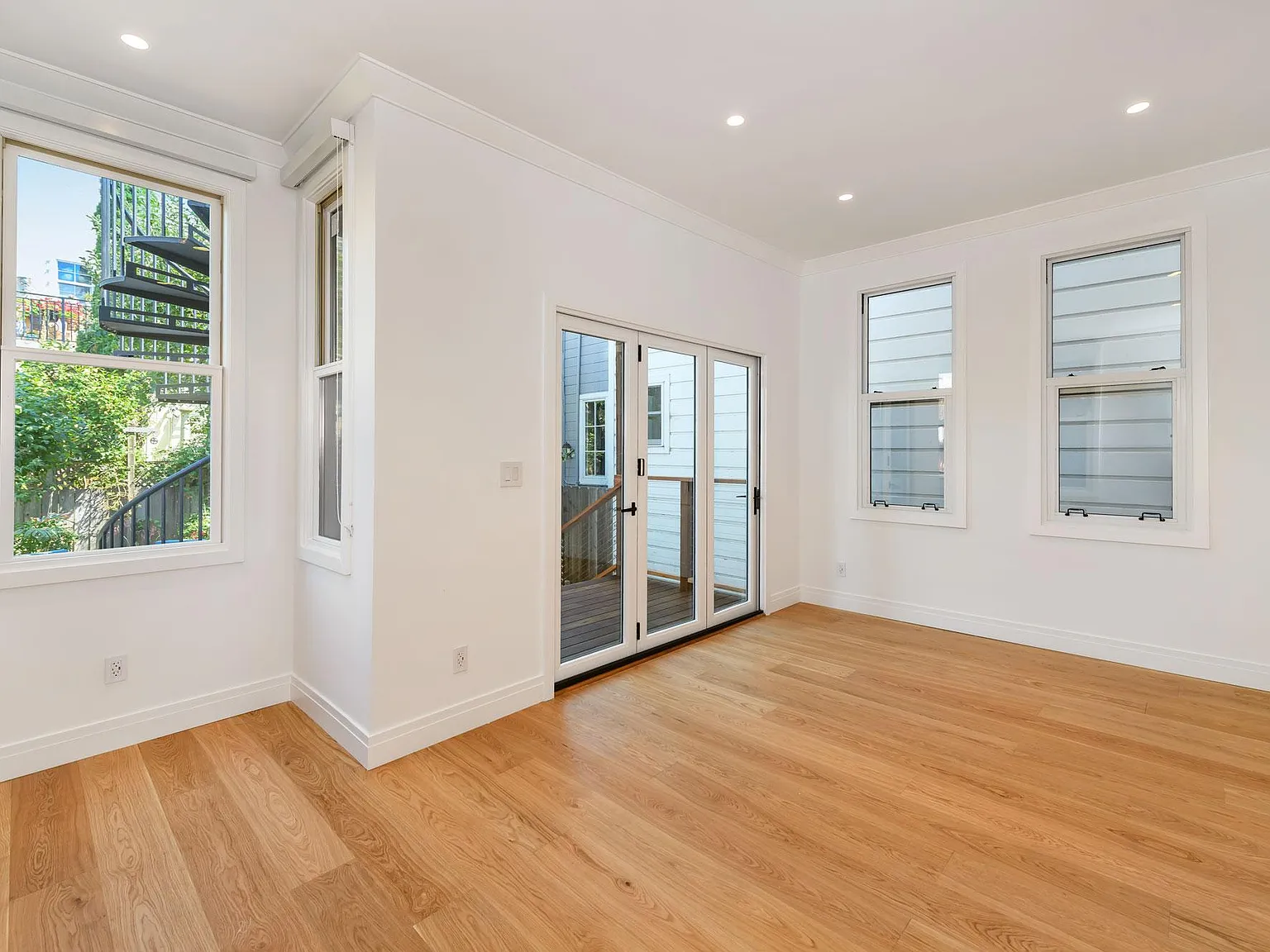 2 bed, 1050 sqft, $6,750 — Photo 3