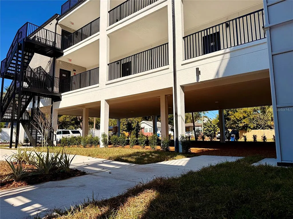 1 bed, 1.0 bath, 788 sqft, $1,558 — Photo 4