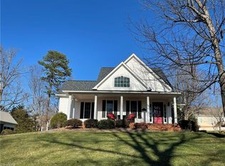 121 Kirkleigh Ct, King, NC 27021