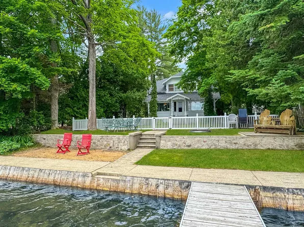 1576 S Lake Mitchell Dr, Cadillac, MI 49601