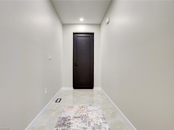 4th image of 93 Oak St