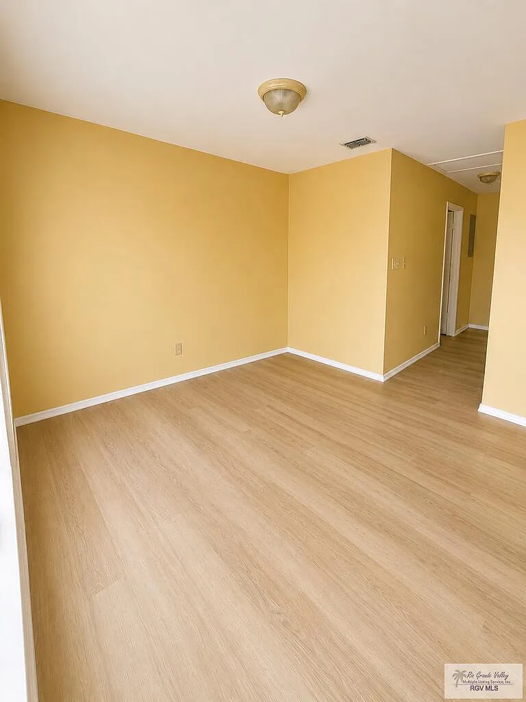 2 bed, 1.0 bath, 1361 sqft, $950 — Photo 3