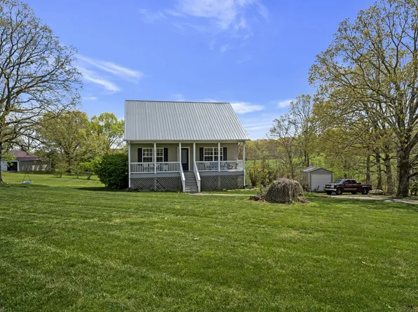 980 Hoover Rd, Burns, TN 37029