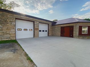 305 Broadway St, Springville, IA 52336