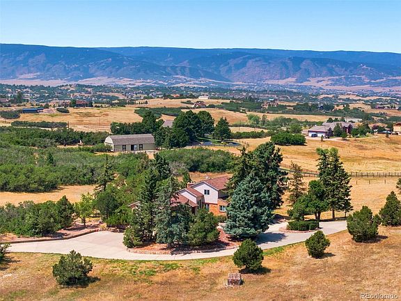 3rd image of 806 Twin Oaks Road