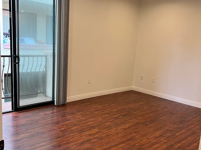 14248 Riverside Dr — Photo 10