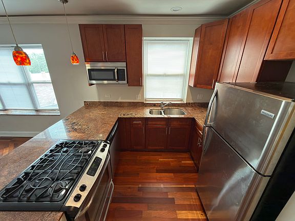 4th image of 7230 N Rogers Ave #3E