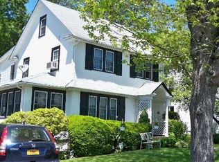 33 Ridge Dr, Manhasset, NY 11030