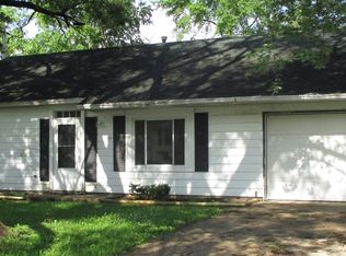 1203 Maplepark Dr, Champaign, IL 61820