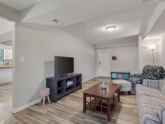 4th image of 264 Shaw Ave