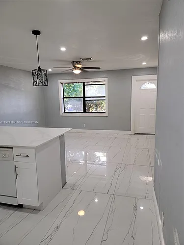 1710 SW 70th Way #1710 Photo 1