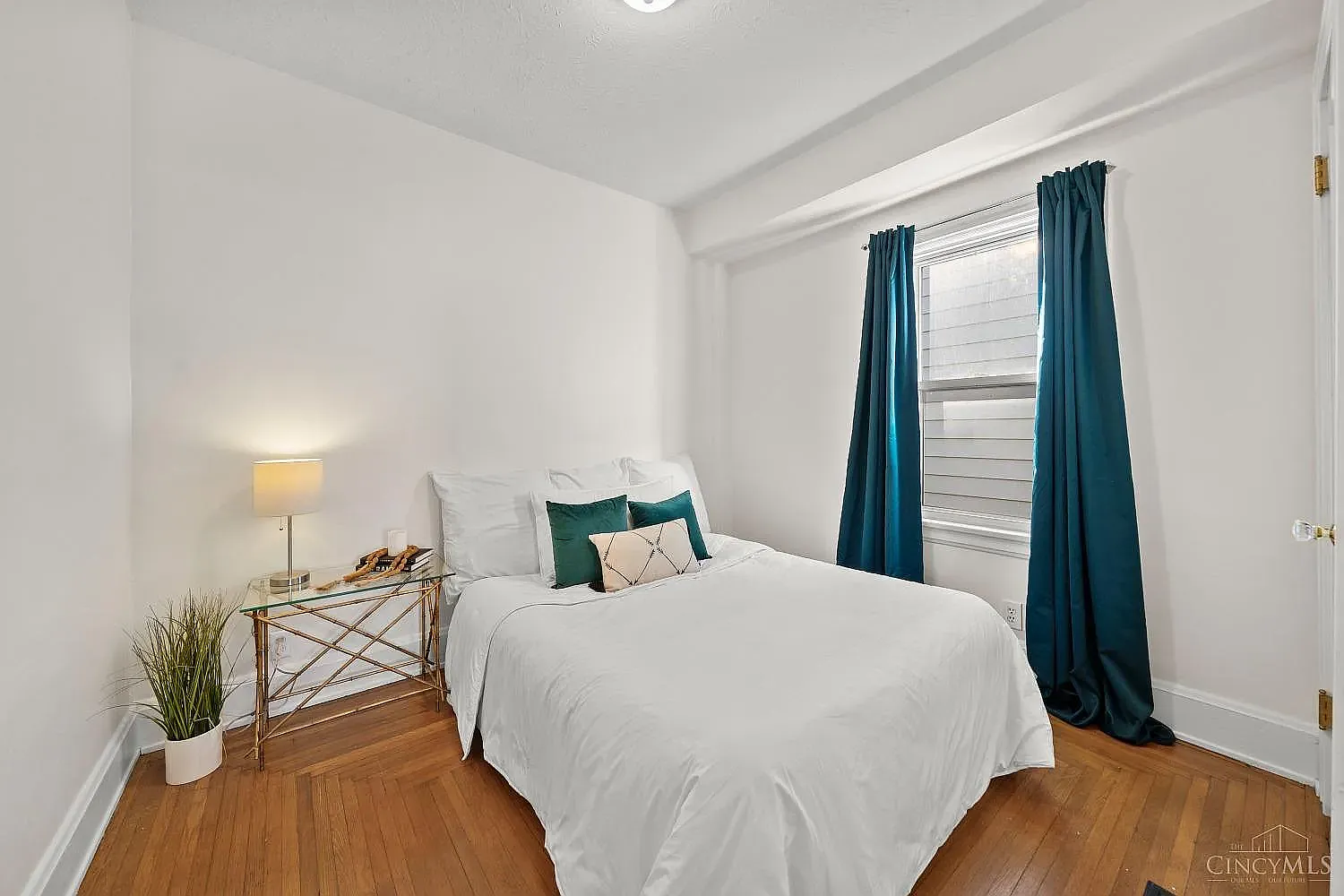 2 bed, 812 sqft, $2,185 — Photo 3