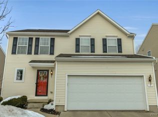 7 Scooter Ln, Hamburg, NY 14075