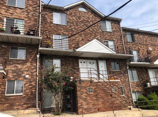 97 Narrows Rd N, Staten Island, NY 10305