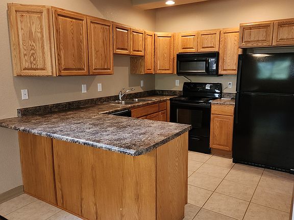 Full kitchen with dishwasher and breakfast bar, 11.5ft X 9ft