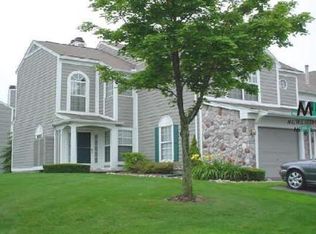 2000 Eaglepointe, Bloomfield Hills, MI 48304