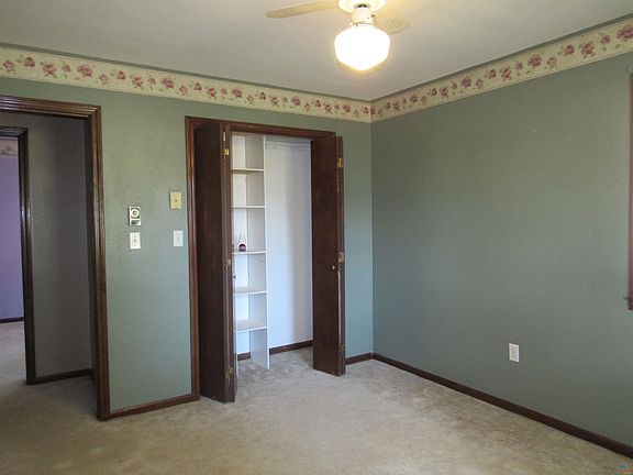 3rd image of 314 Crescent Dr