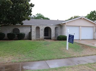 1421 Lamplighter Ln, Edgecliff Village, TX 76134