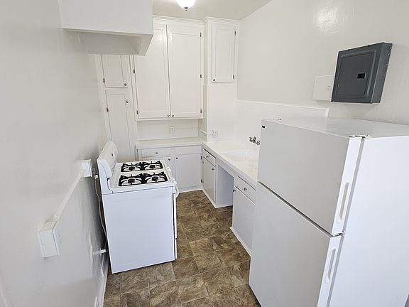 2nd image of 4530 S Normandie Ave APT 205