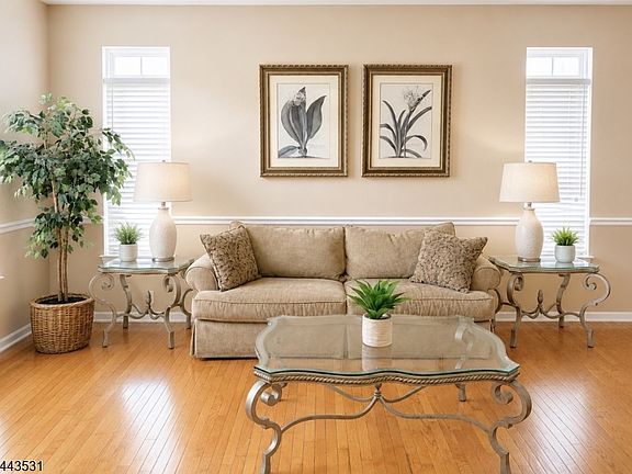 4th image of 22 Village Square Dr
