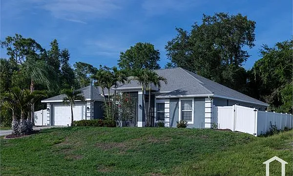 4213 Garden Blvd — Photo 2