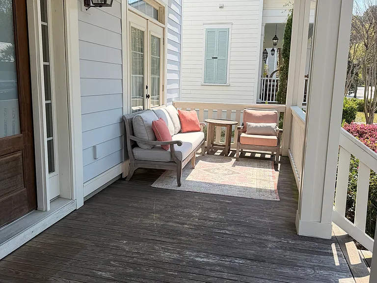 1542 Banning St — Photo 3
