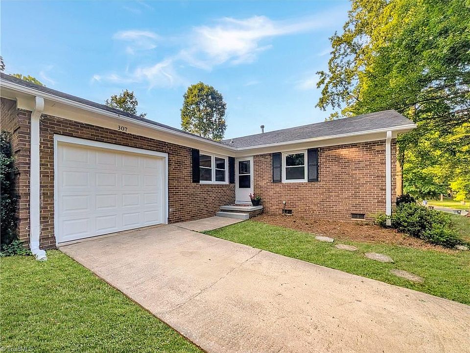 1st image of 307 Foxcroft Dr