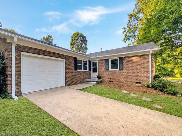 307 Foxcroft Dr, Winston Salem, NC 27103