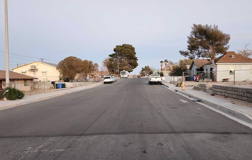 208 E Fredricks St, Barstow, CA 92311 Zillow