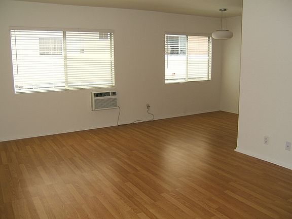4th image of 1405 Amherst Ave APT 106