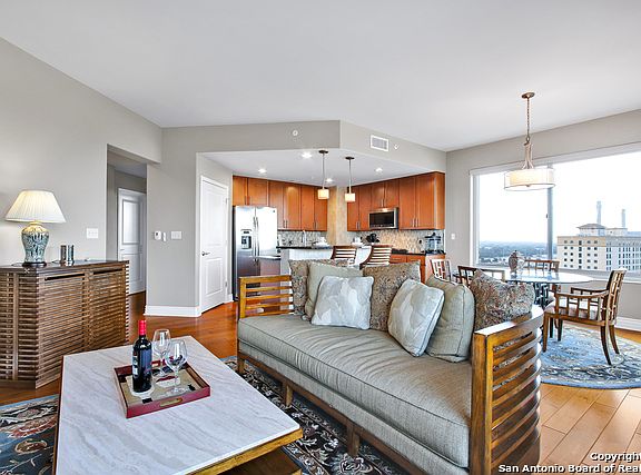 3rd image of 215 North Ctr
