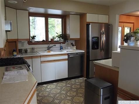 4th image of 115 Mountain Ave