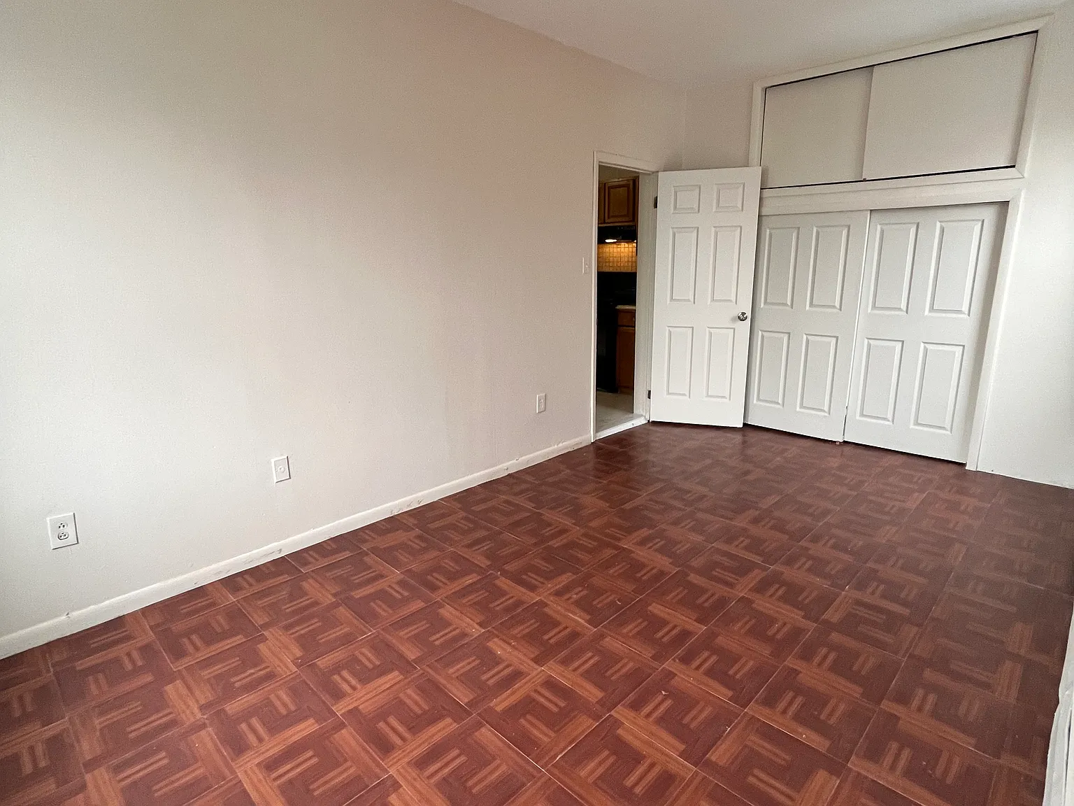 5 bed, 1400 sqft, $3,500 — Photo 3