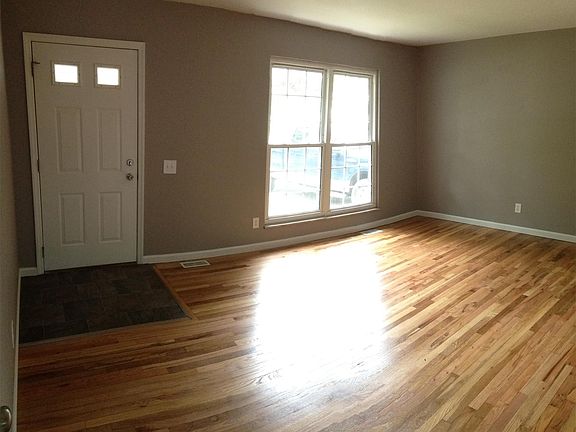 2nd image of 1225 Jackson Ln