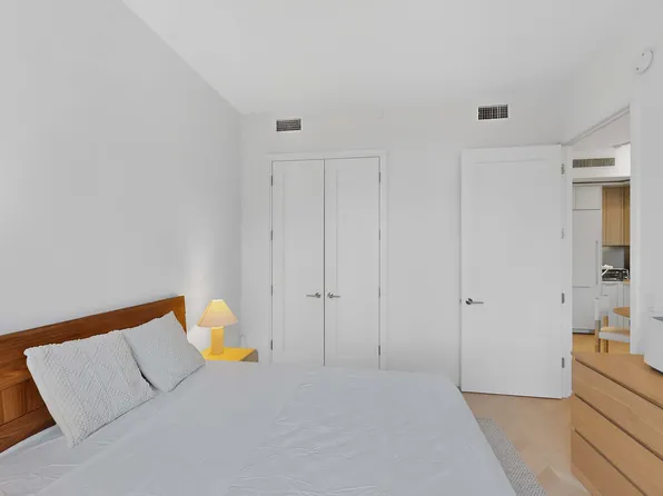 29-18 41st Avenue image 8 of 23