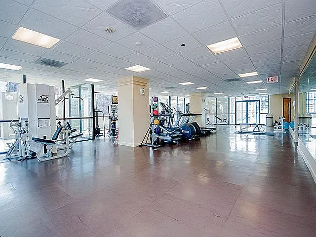 1122 N Clark St #2005 — Photo 2