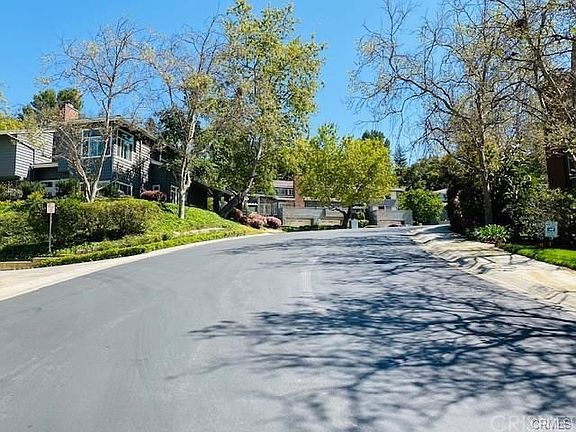2nd image of 1499 N View Dr