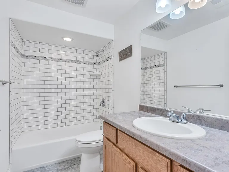 874 W 200 N — Photo 10