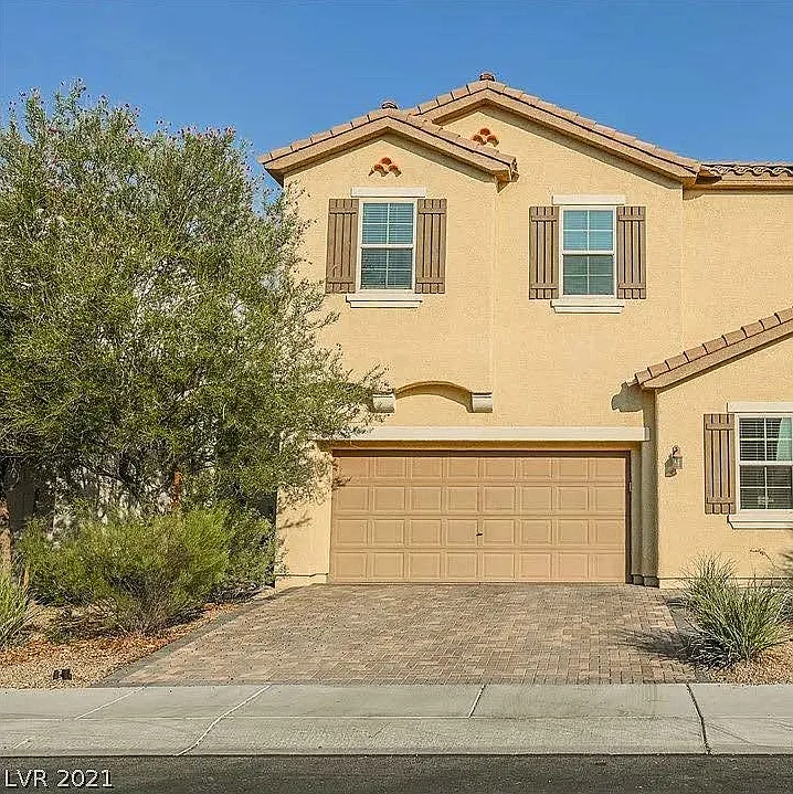 3 bed, 2448 sqft, $900 — Photo 1