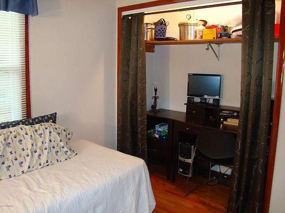 3rd image of 214 Ward Ave