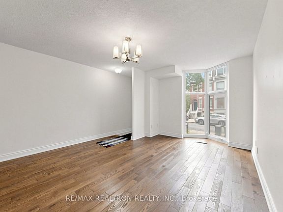 3rd image of 30 McGill St