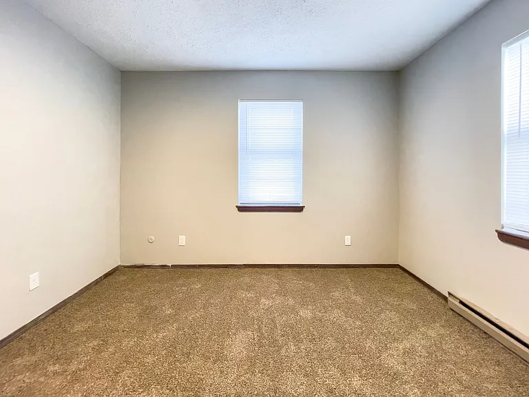 East Memorial Apartments — Photo 62
