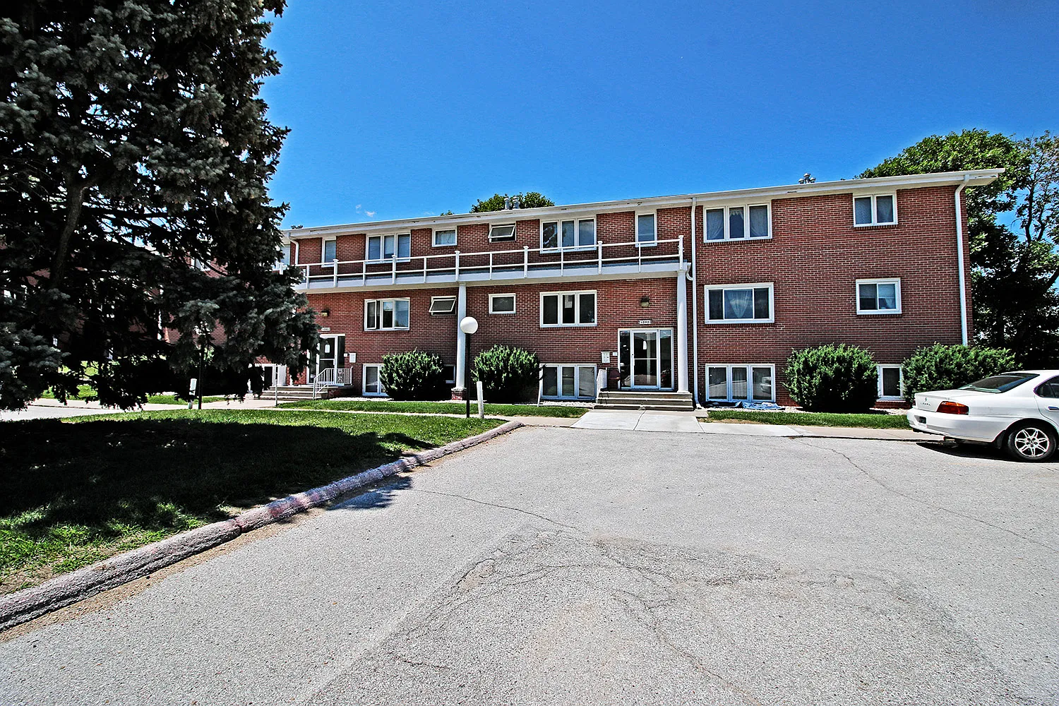 Flats on 75th — Photo 2