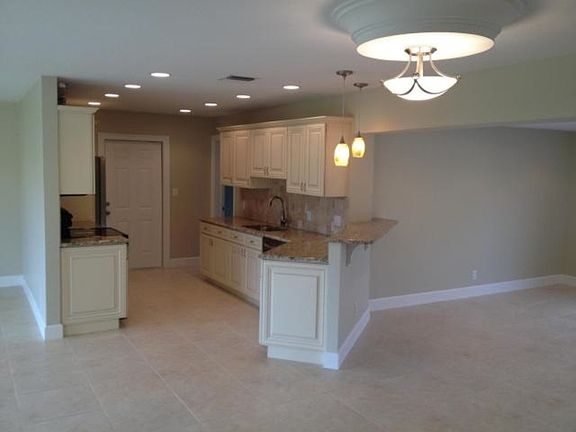 2nd image of 9780 Dahlia Ave