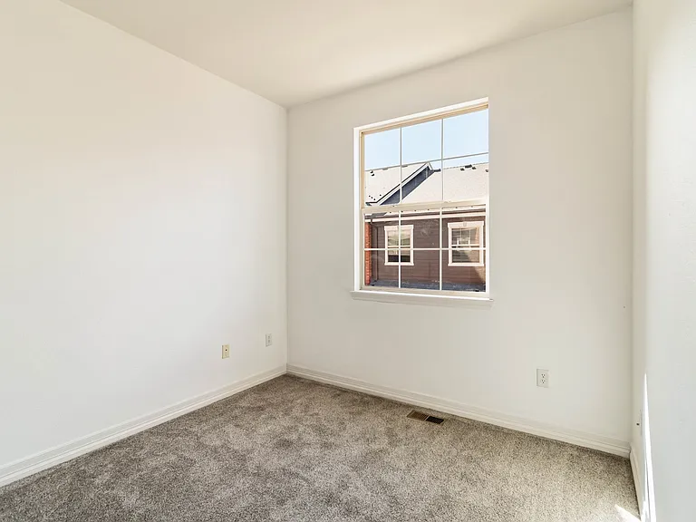9219 Kornbrust Cir — Photo 41
