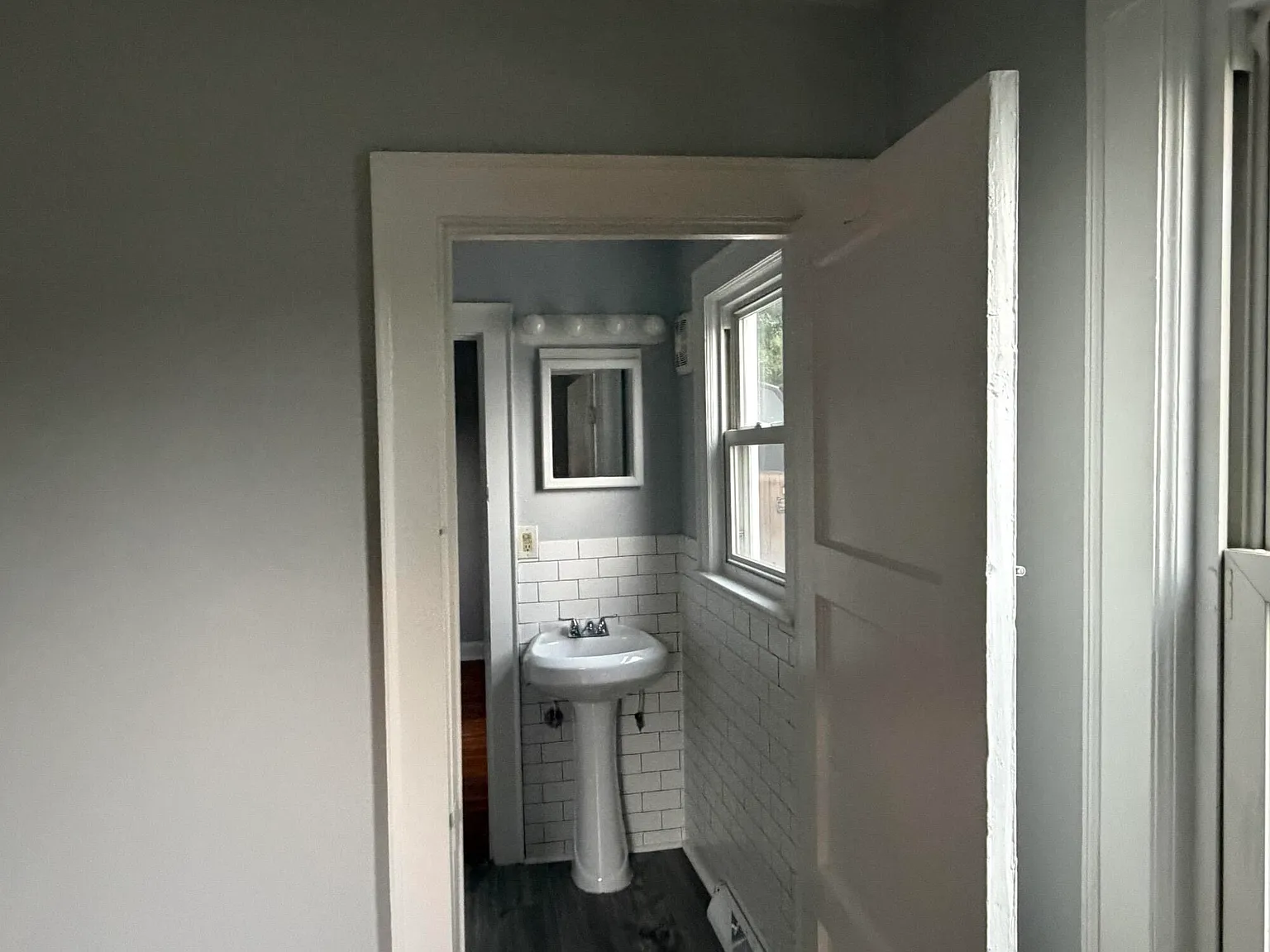 3 bed, 1.0 bath, 804 sqft, $1,050 — Photo 3