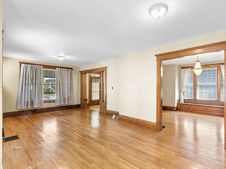 157 E Oakland Ave — Photo 5