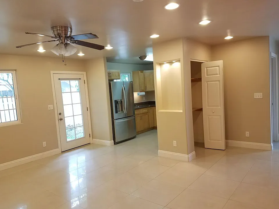 935 Kaipii St
