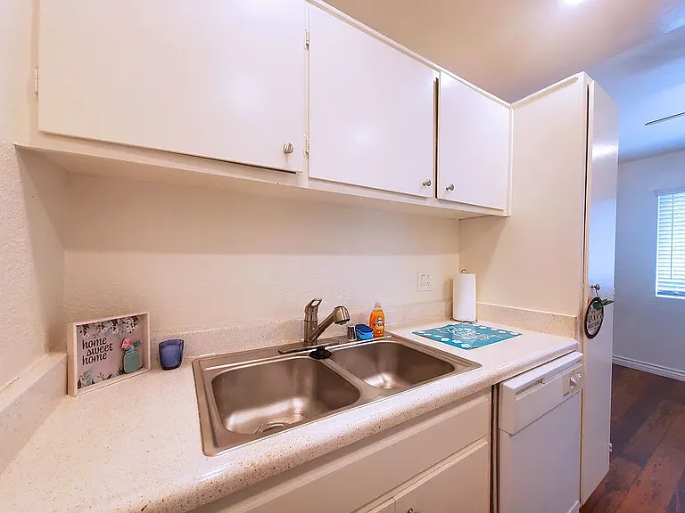 Civic Park Apts — Photo 1