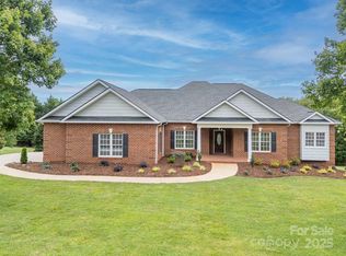 182 Kensington Dr, Forest City, NC 28043